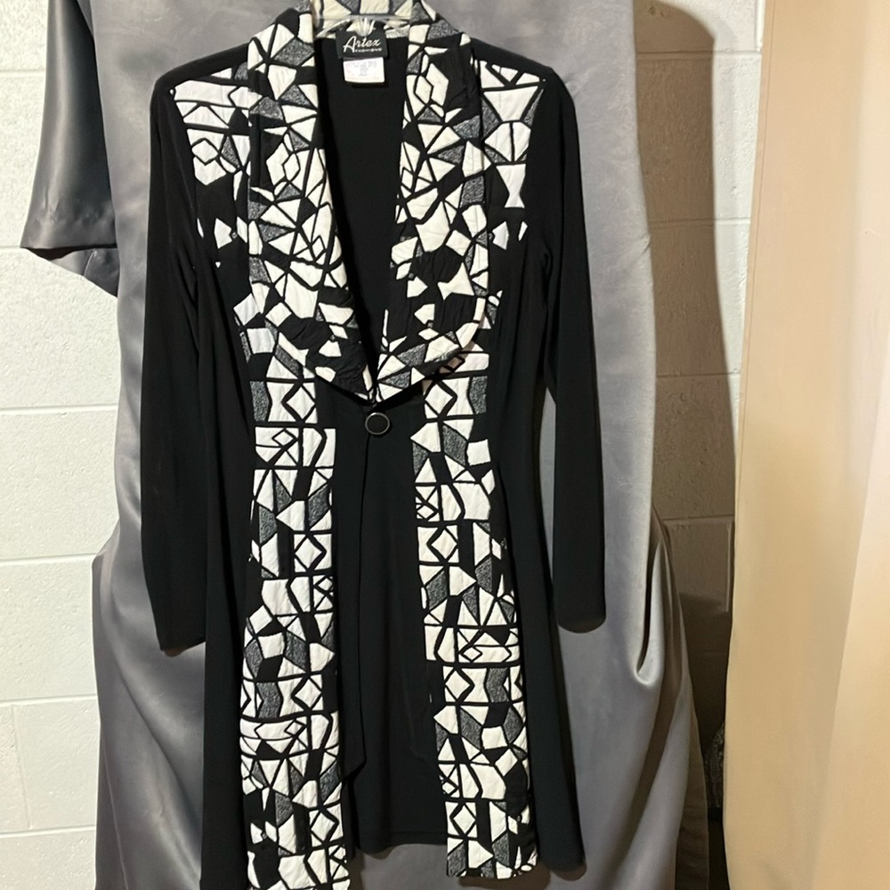 Black and White Suit Jacket with abstract Design